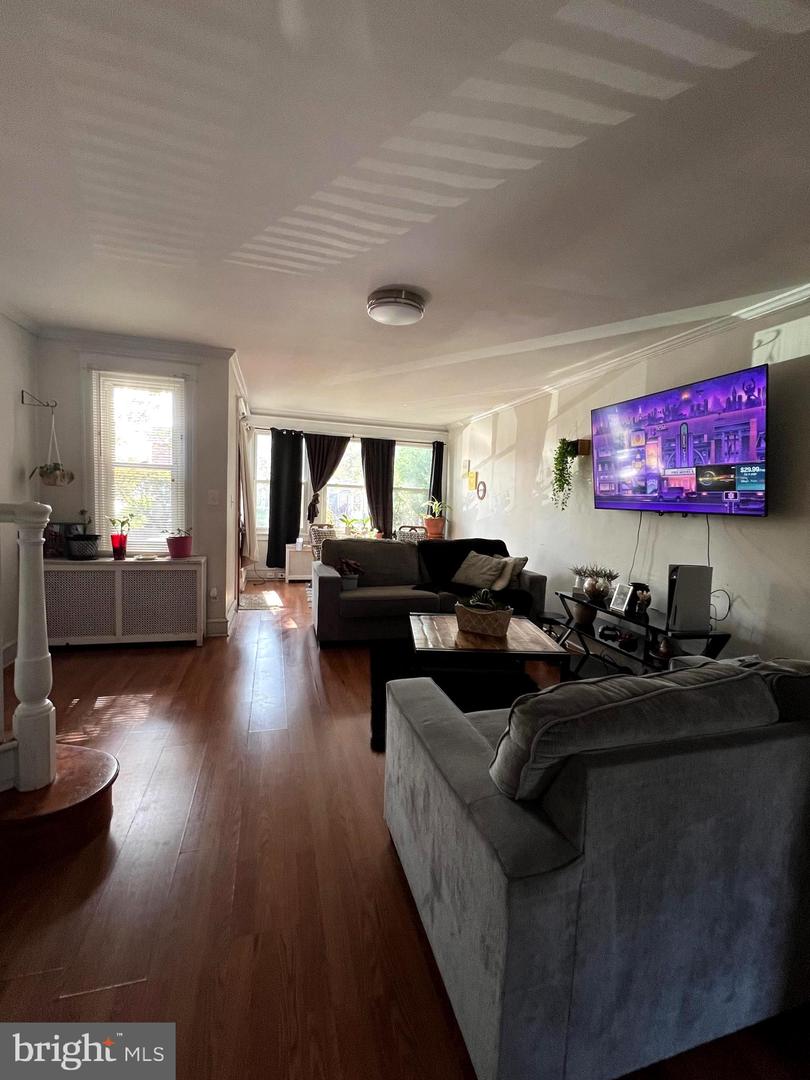 3337 Guilford St Property Photo 4