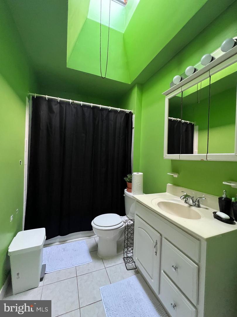 3337 Guilford St Property Photo 8