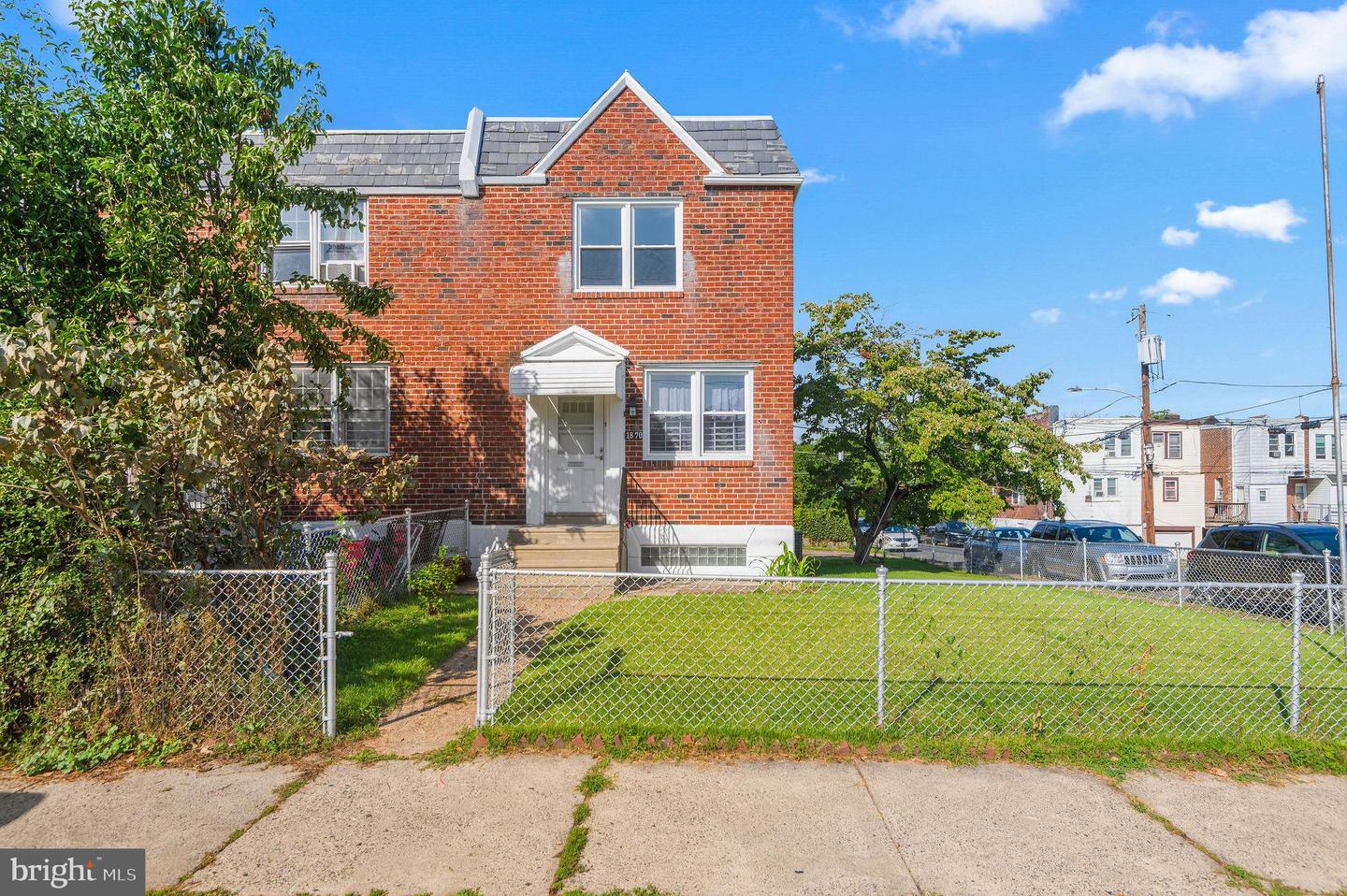1870 Pratt St Property Photo 1