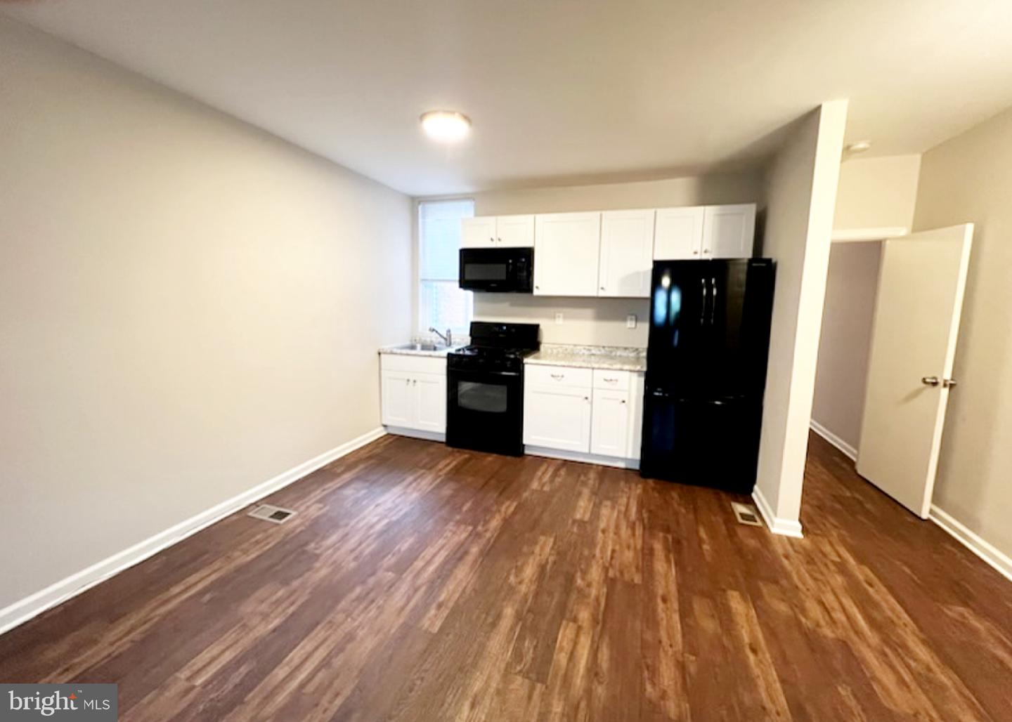 5815 Catharine St #apt A Property Photo 2