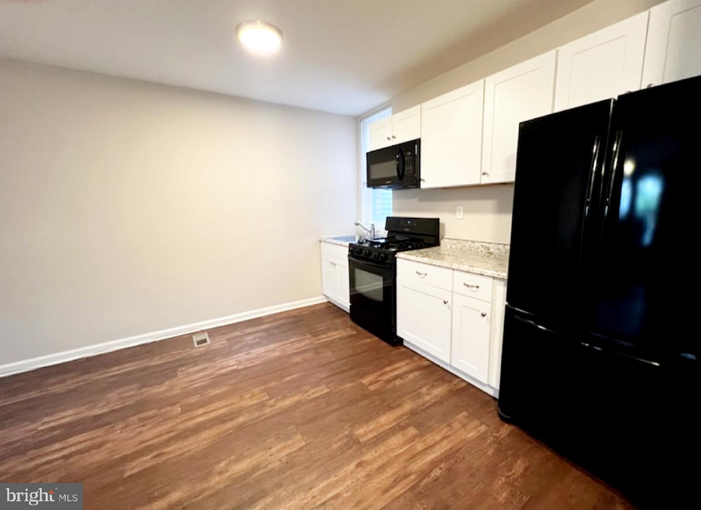 5815 Catharine St #apt A Property Photo 3