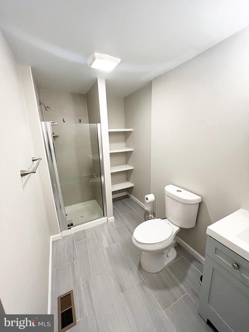 5815 Catharine St #apt A Property Photo 6