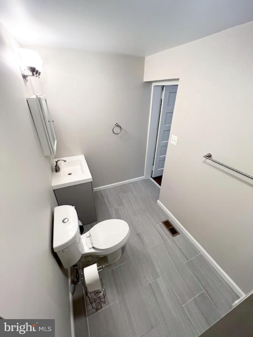 5815 Catharine St #apt A Property Photo 7