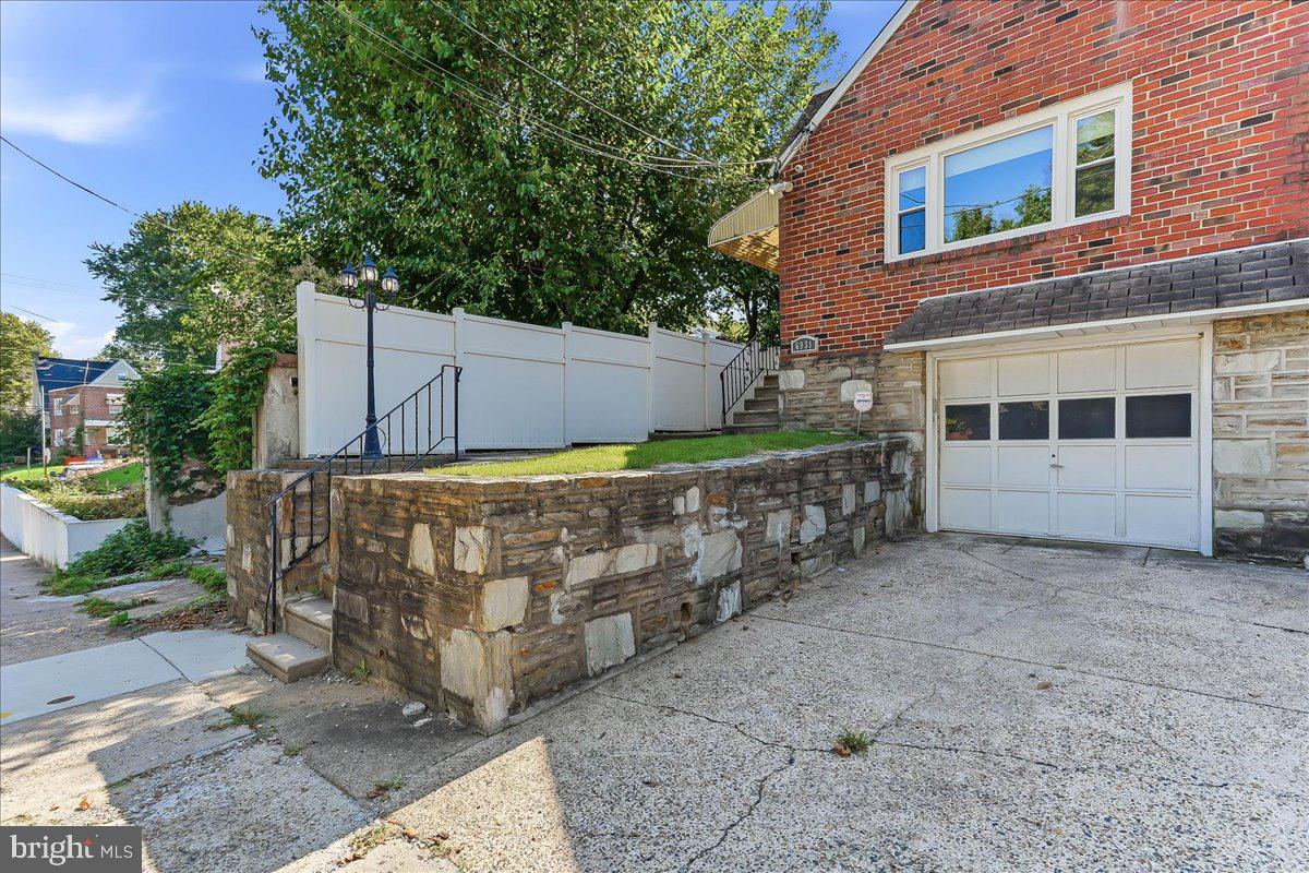 6931 Oakley St Property Photo 3