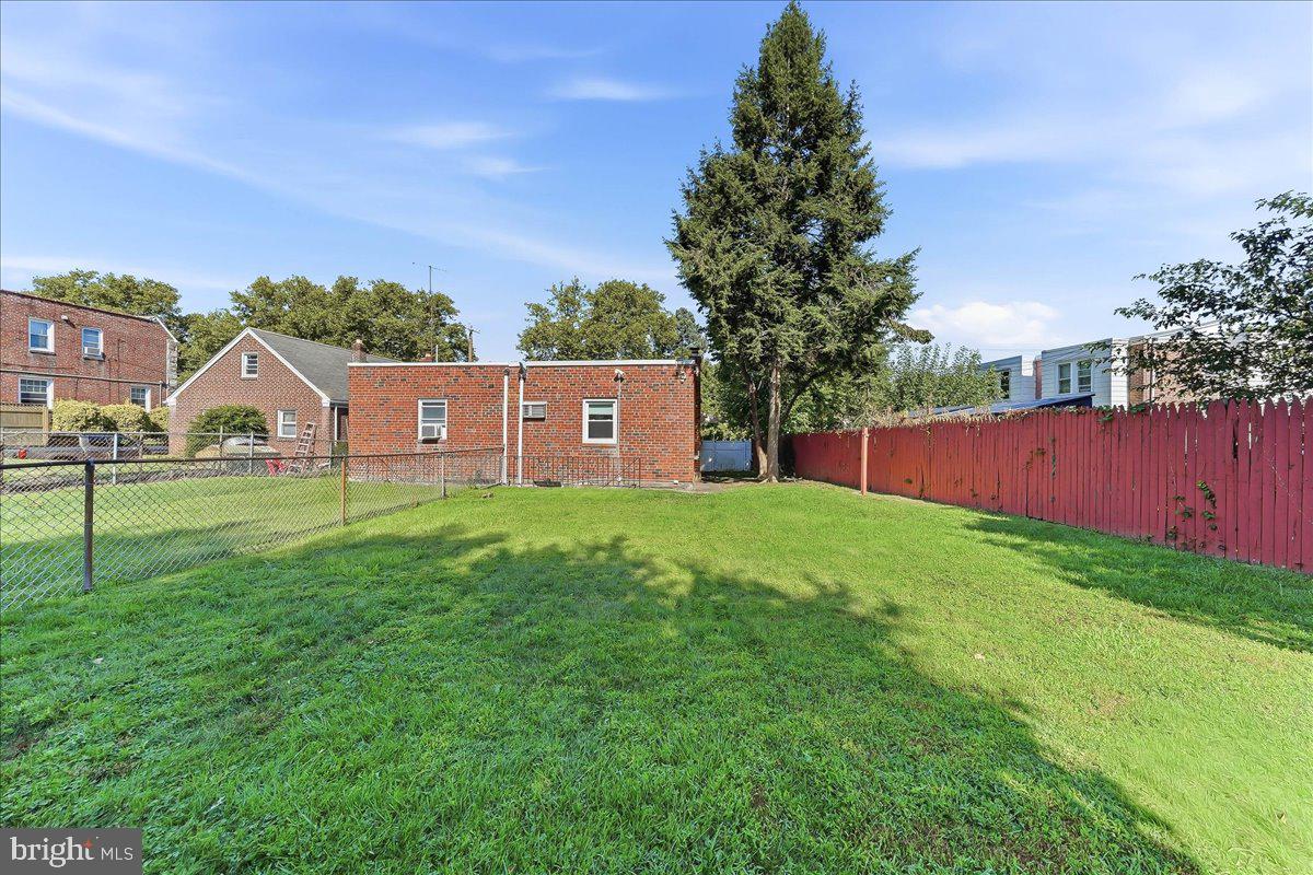 6931 Oakley St Property Photo 5