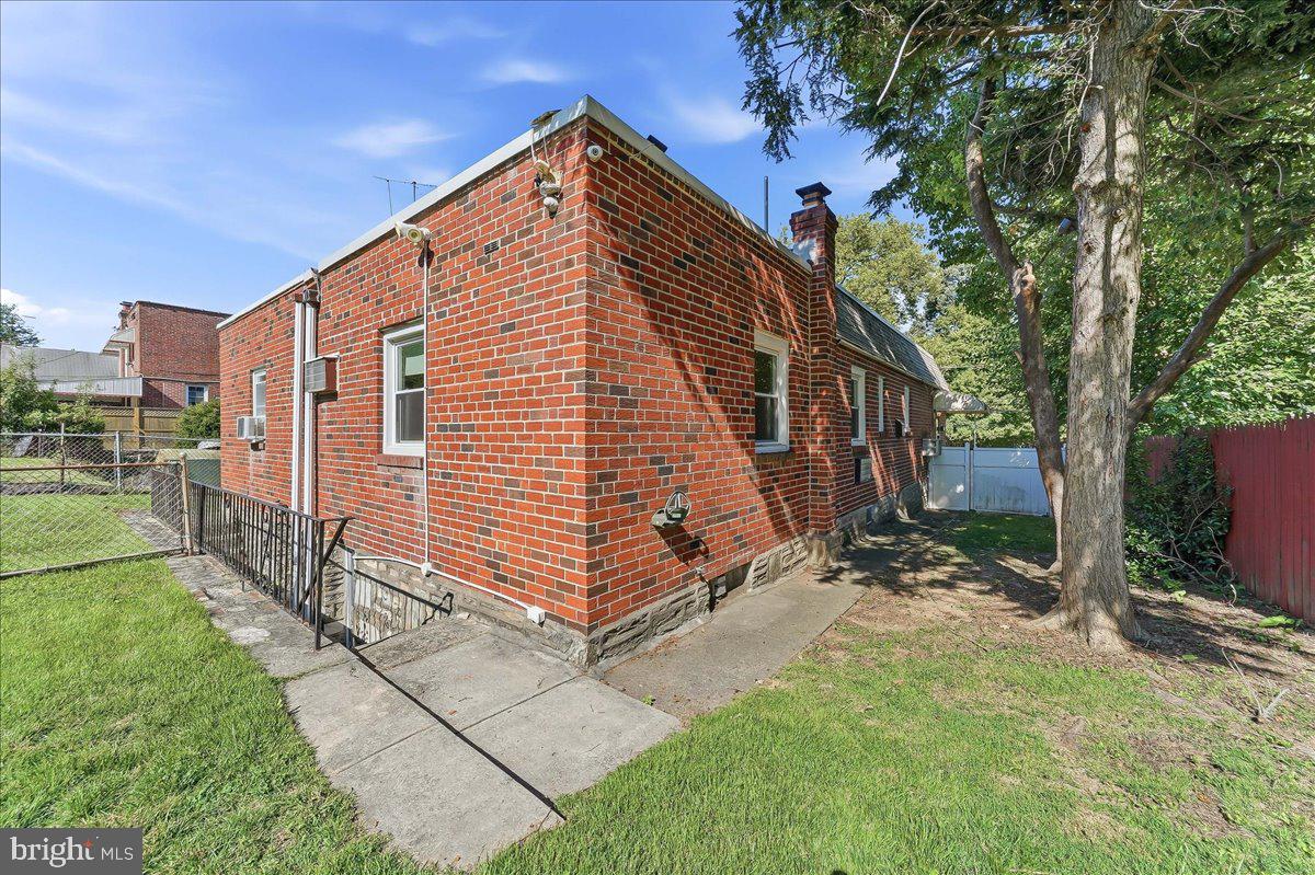 6931 Oakley St Property Photo 6
