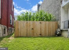 312 W Ruscomb St Property Photo 3