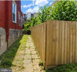 312 W Ruscomb St Property Photo 4