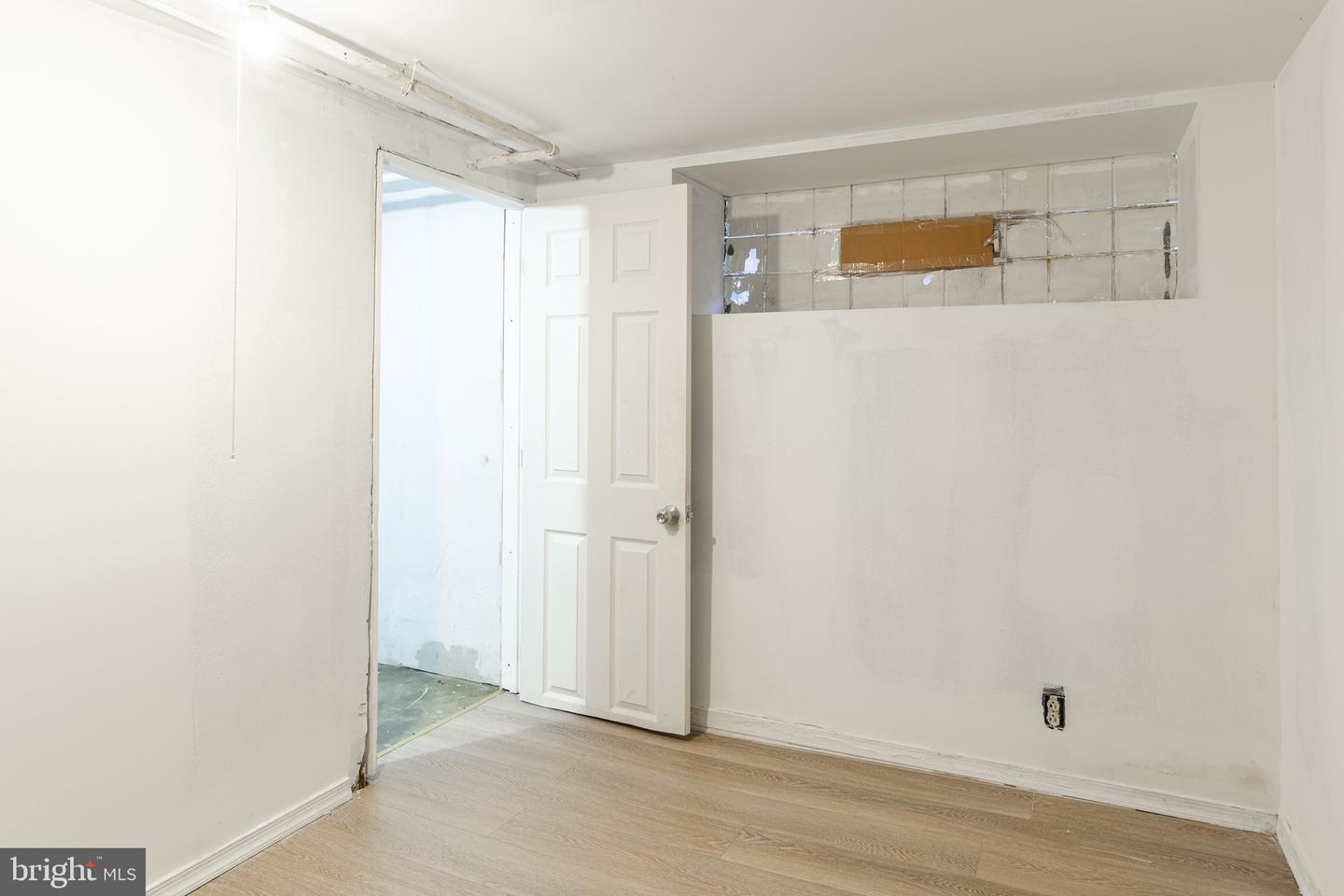 6041 Alma St Property Photo 13