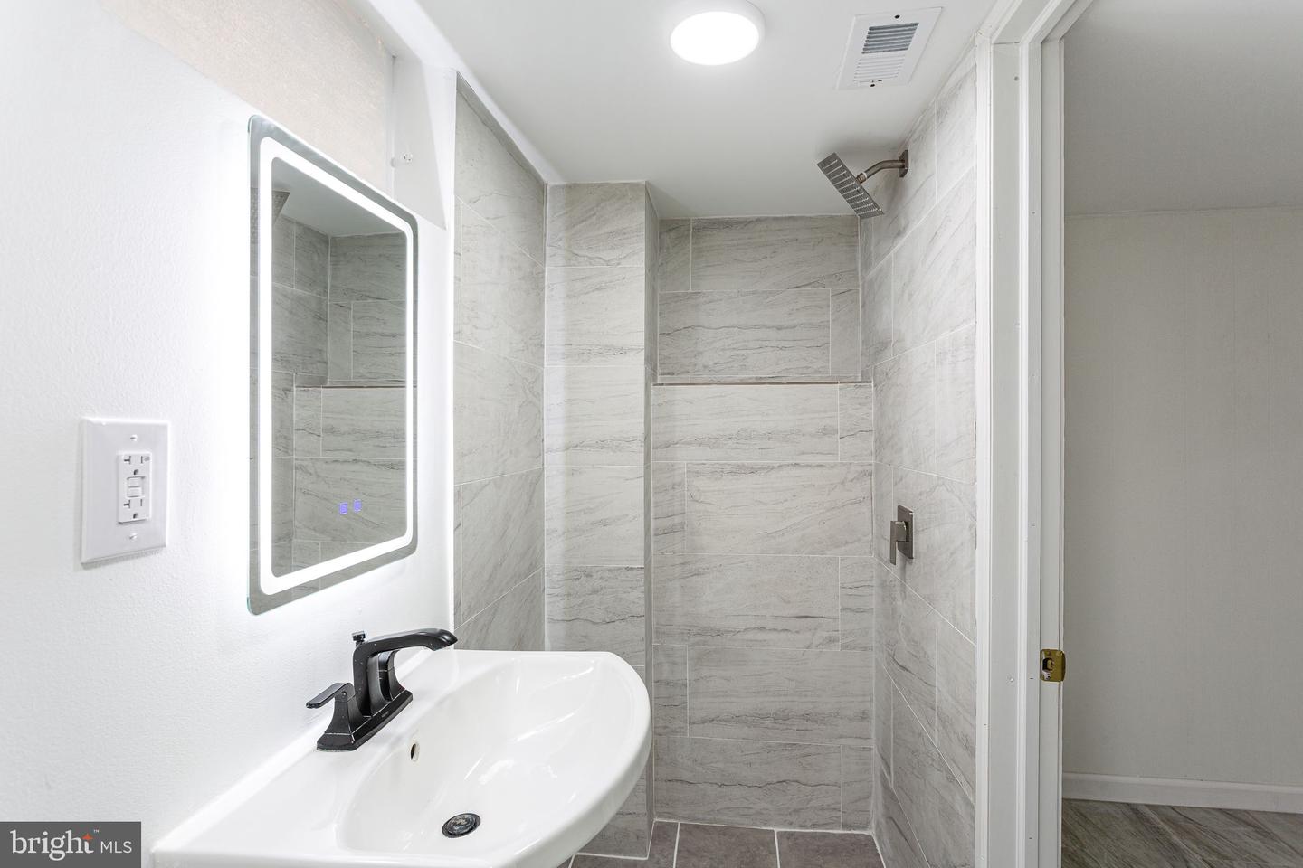 7545 Overbrook Ave Property Photo 22