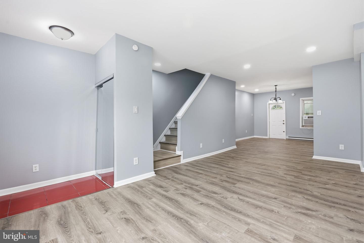 140 W Ashdale St Property Photo 4