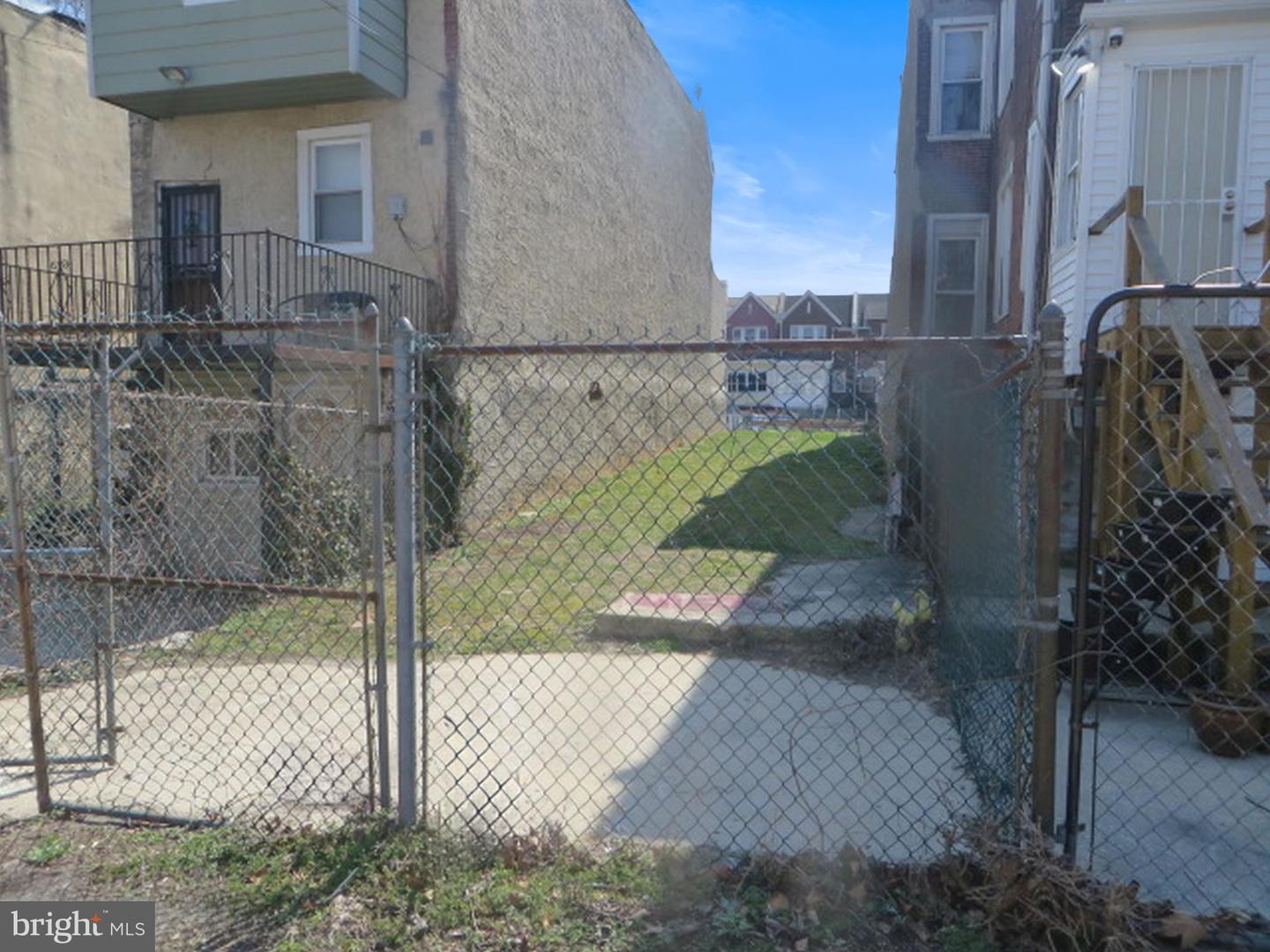 5727 Florence Ave Property Photo 8