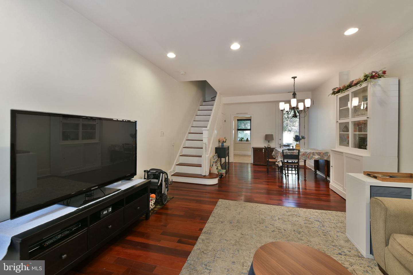 315 Titan St Property Photo 5