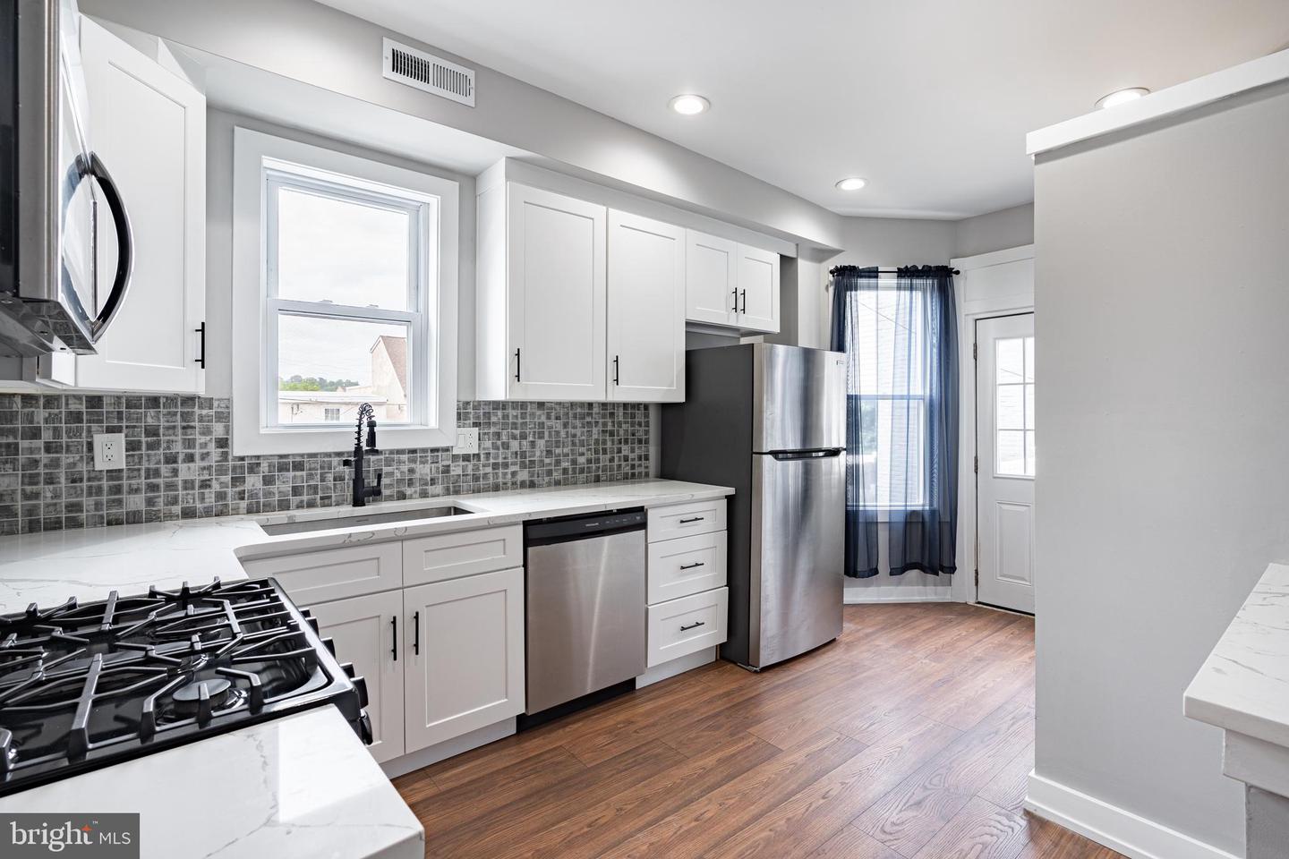 168 GREEN LN #UNIT 2 Property Photo 1