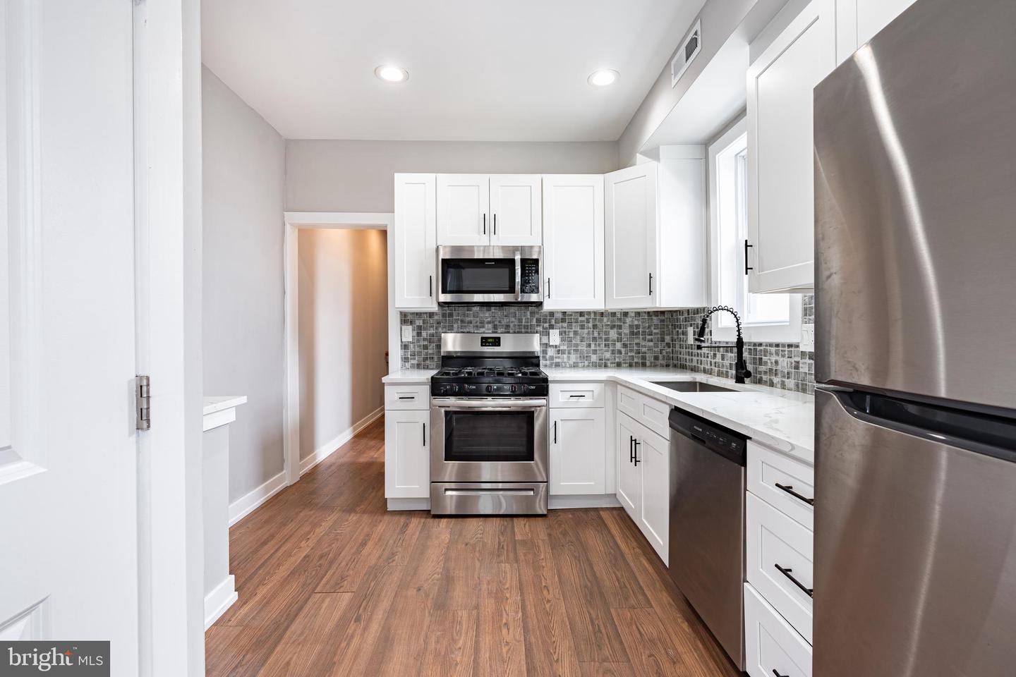 168 Green Ln #unit 2 Property Photo 2