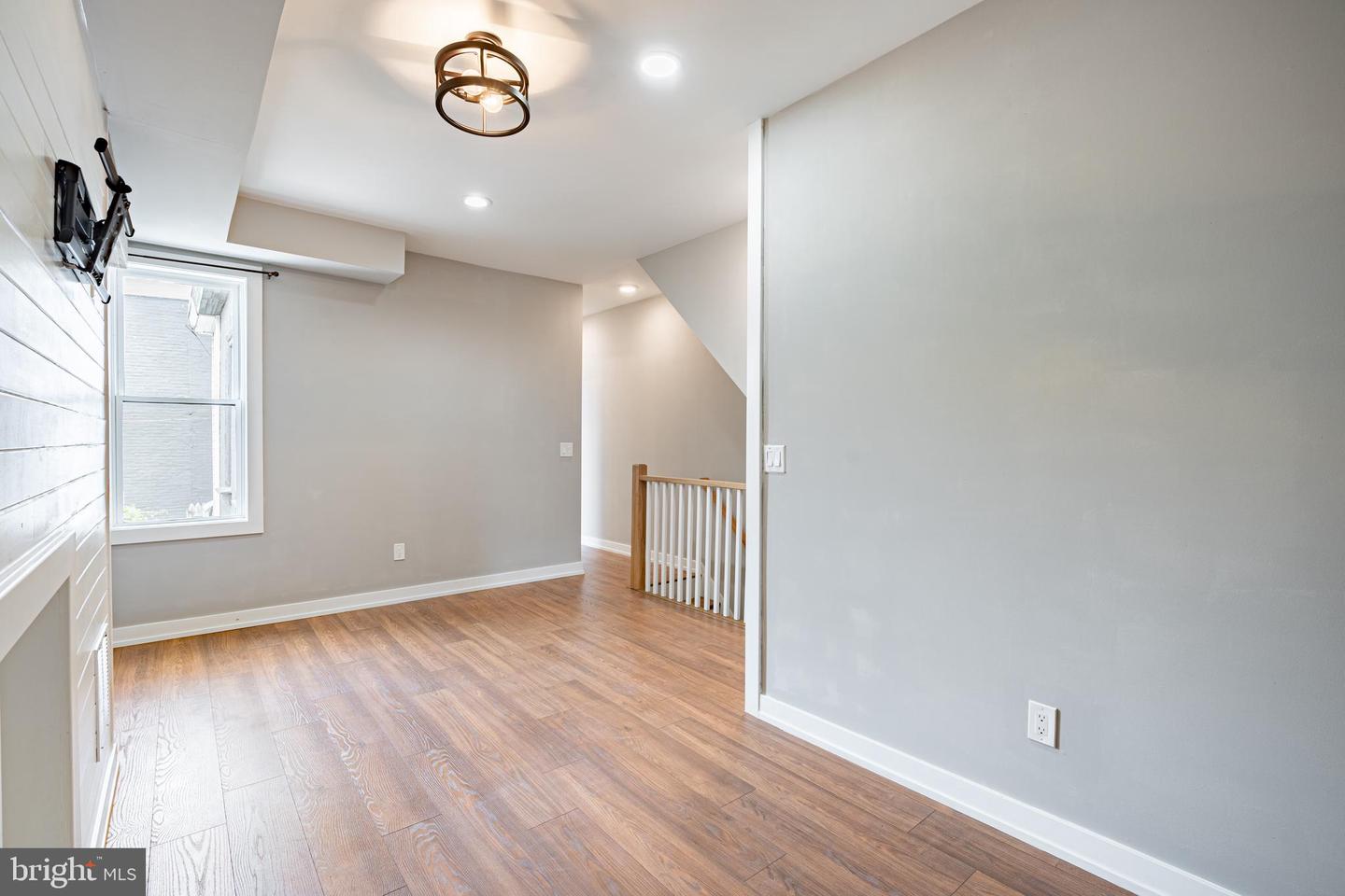 168 Green Ln #unit 2 Property Photo 5