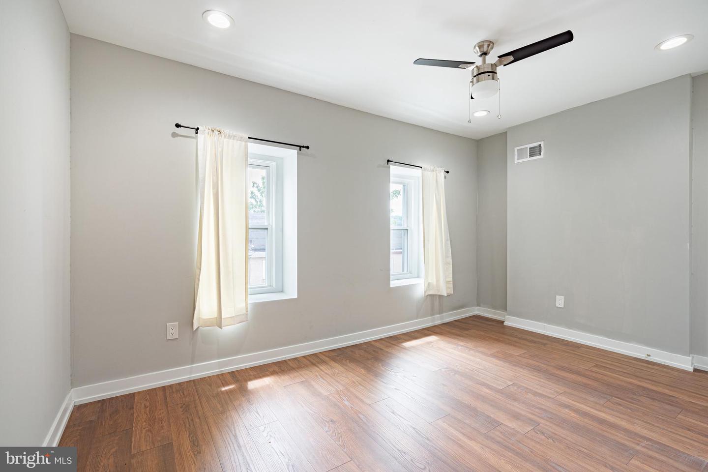 168 Green Ln #unit 2 Property Photo 6