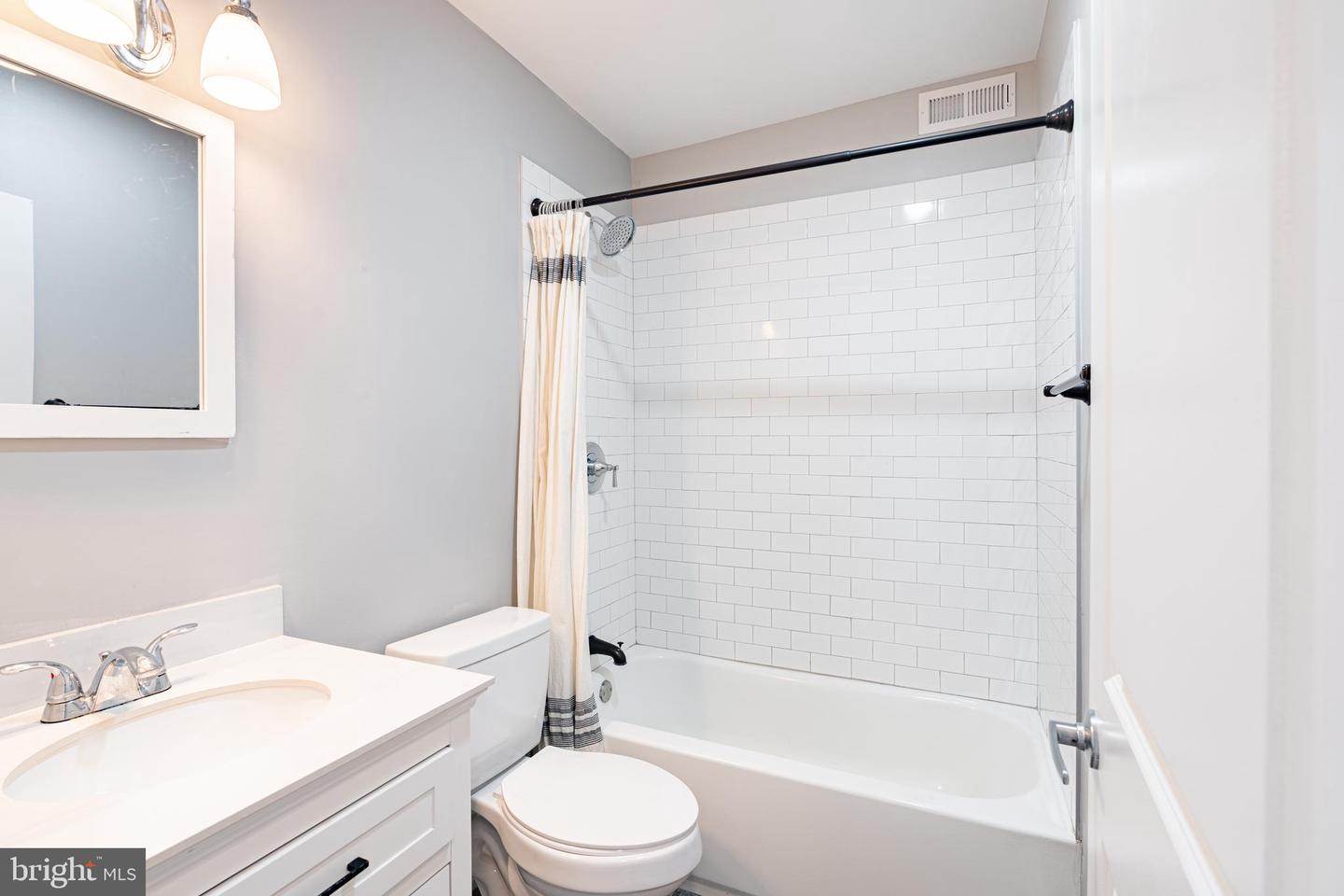 168 Green Ln #unit 2 Property Photo 10