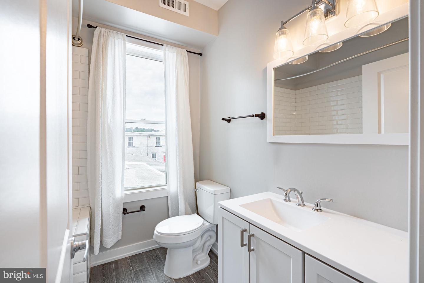168 Green Ln #unit 2 Property Photo 12