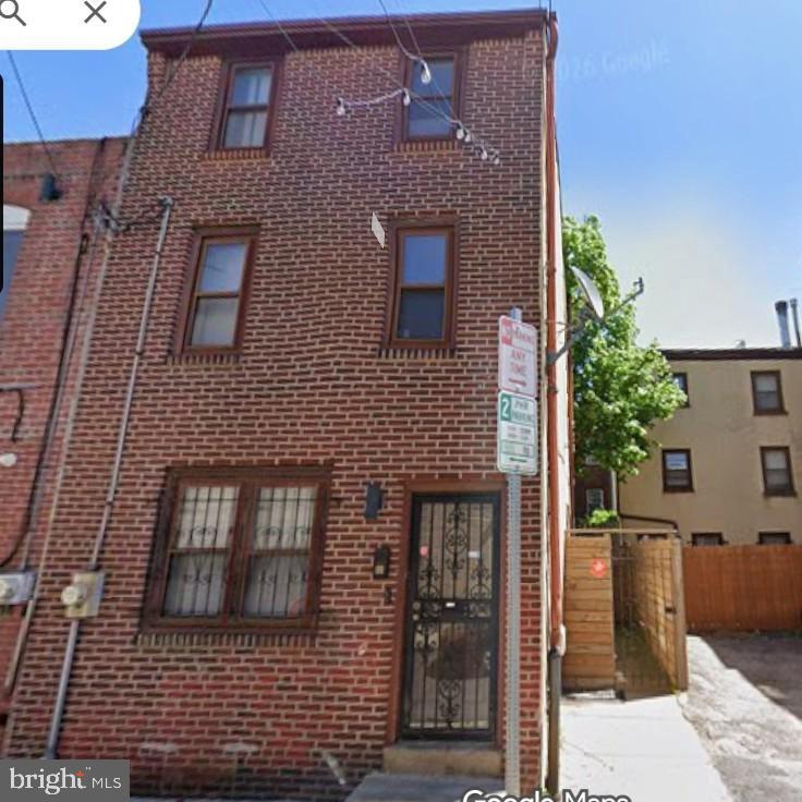 1043 N Leithgow St Property Photo 1