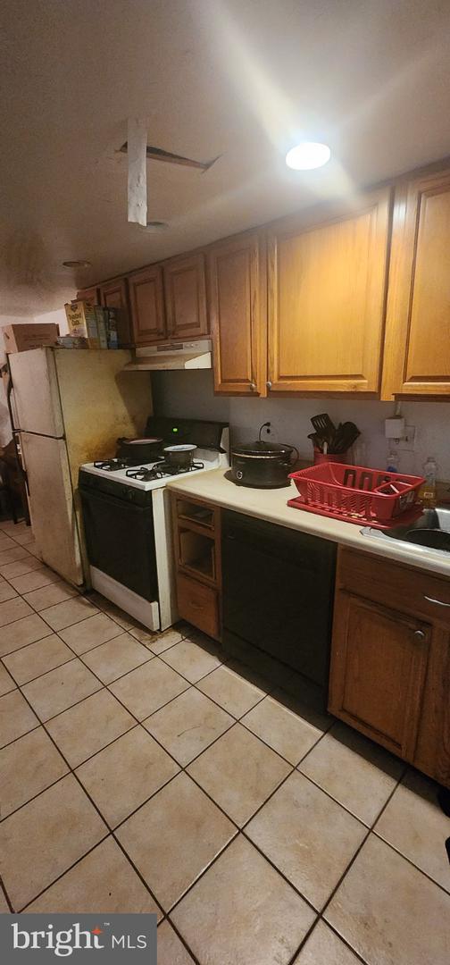 1043 N Leithgow St Property Photo 7