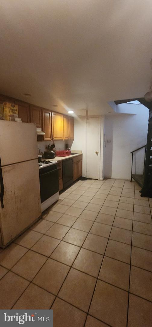 1043 N Leithgow St Property Photo 8