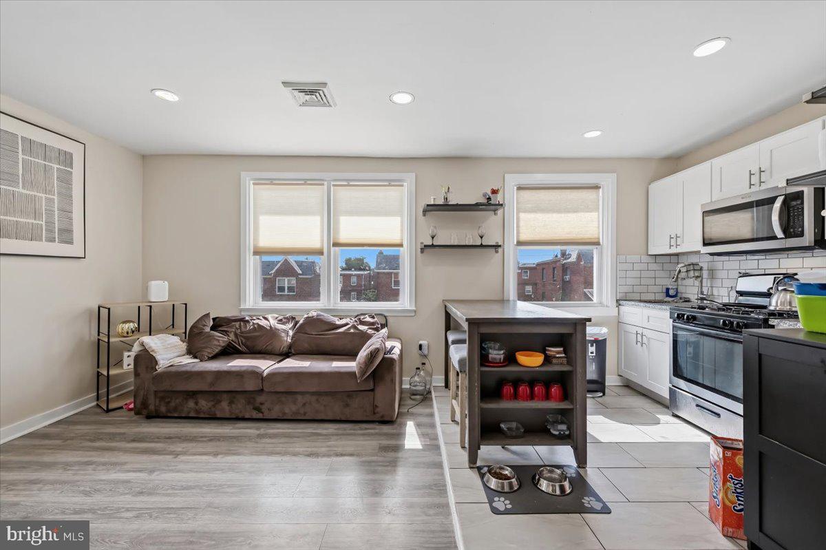 1619 Elaine St Property Photo 2