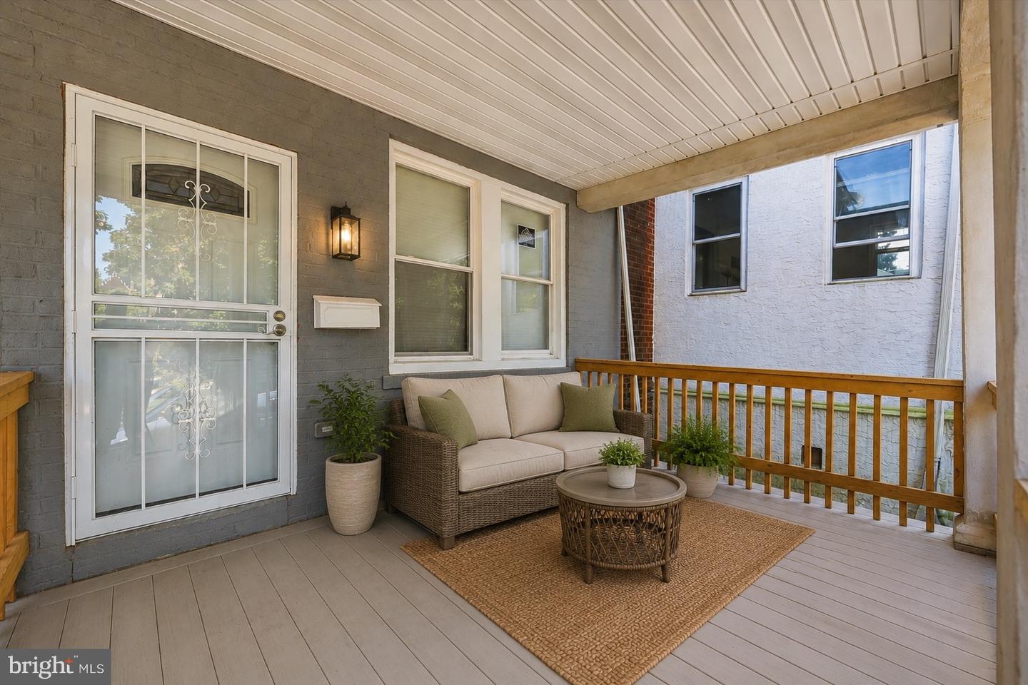 516 E Mayland St Property Photo 12