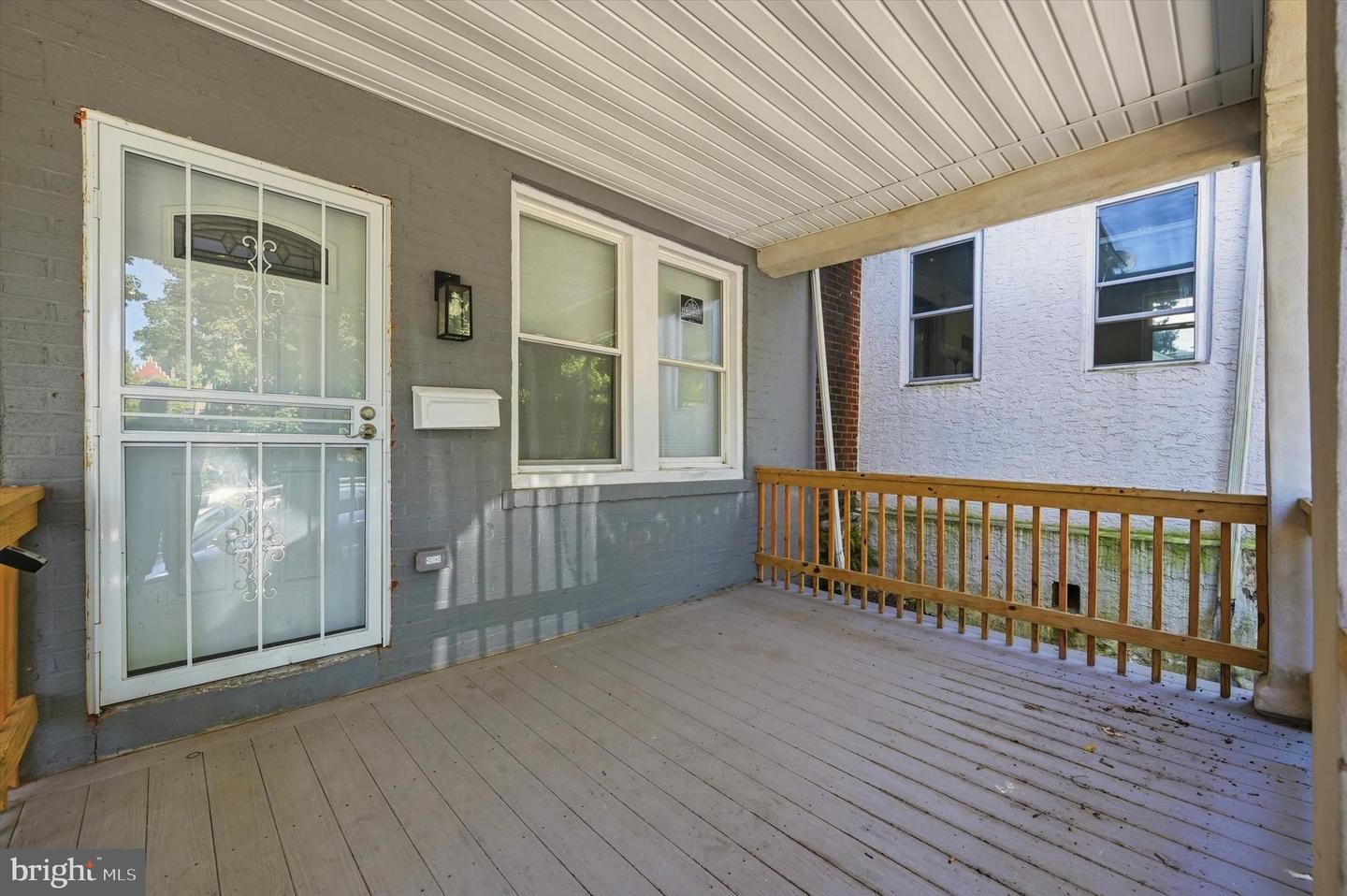 516 E Mayland St Property Photo 14