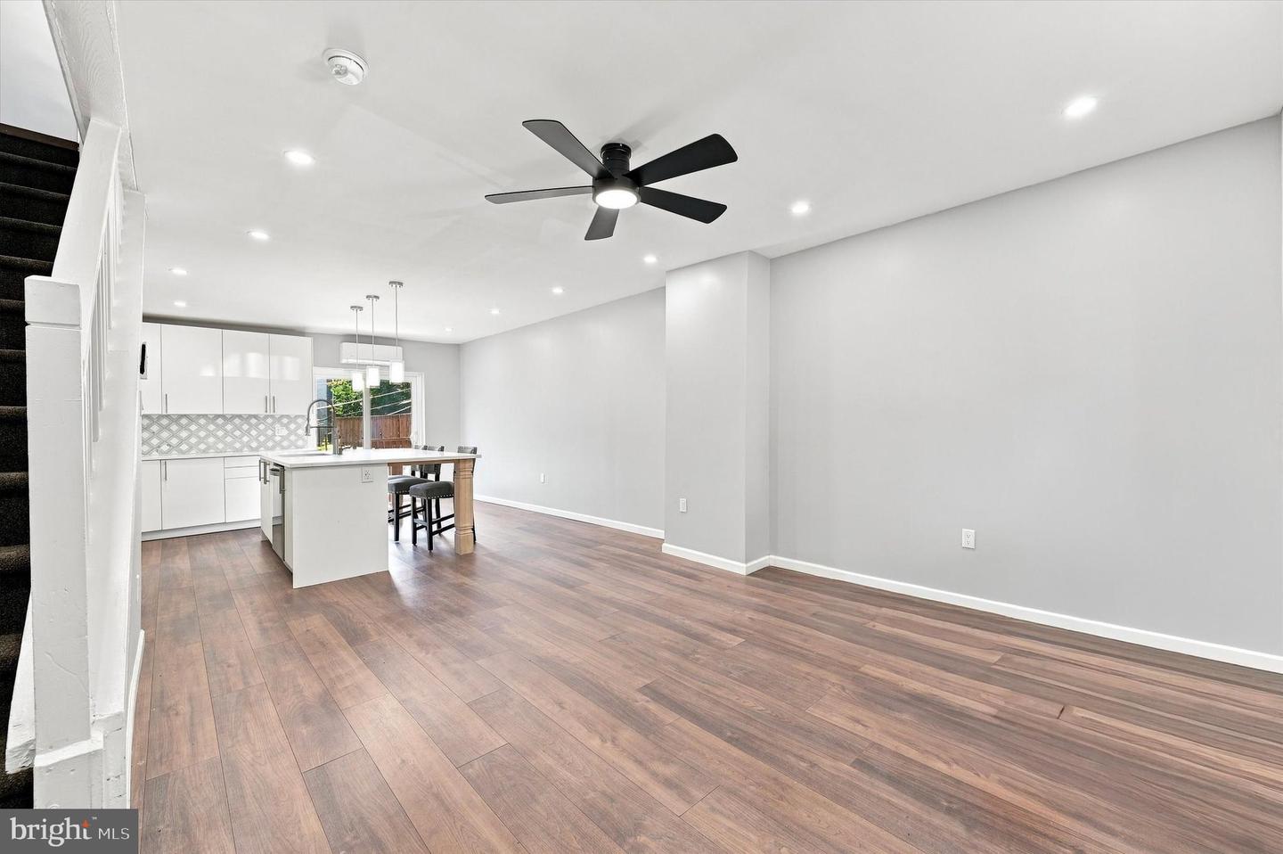 516 E Mayland St Property Photo 15