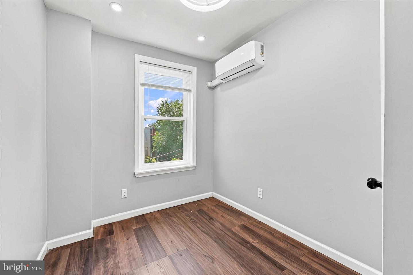 516 E Mayland St Property Photo 26