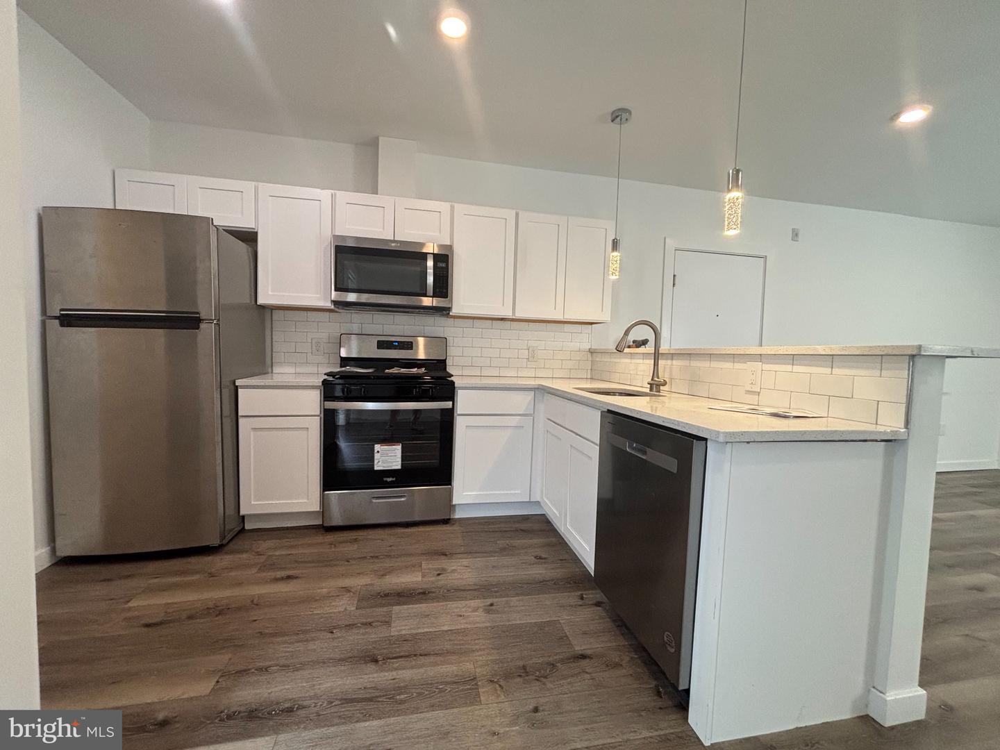 240 E GIRARD AVE #8 Property Photo 1