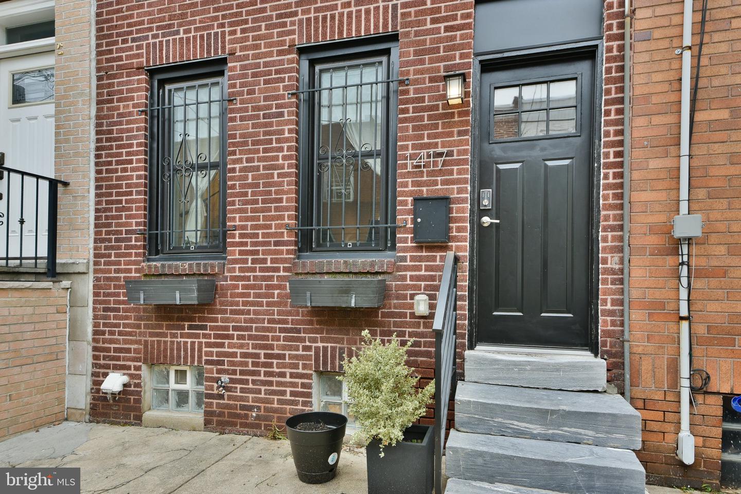 1417 S Chadwick St Property Photo 3