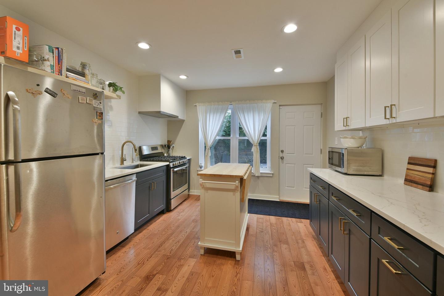 1417 S Chadwick St Property Photo 9