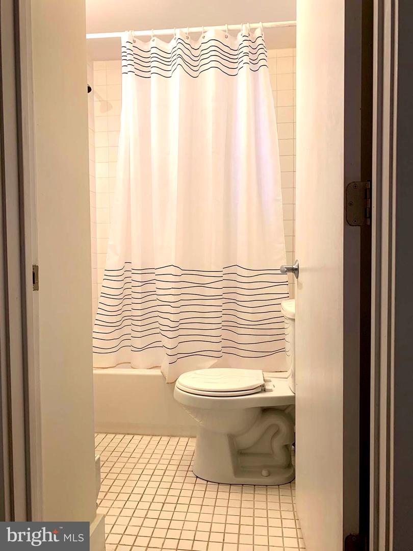 330 S Juniper St #1b Property Photo 6