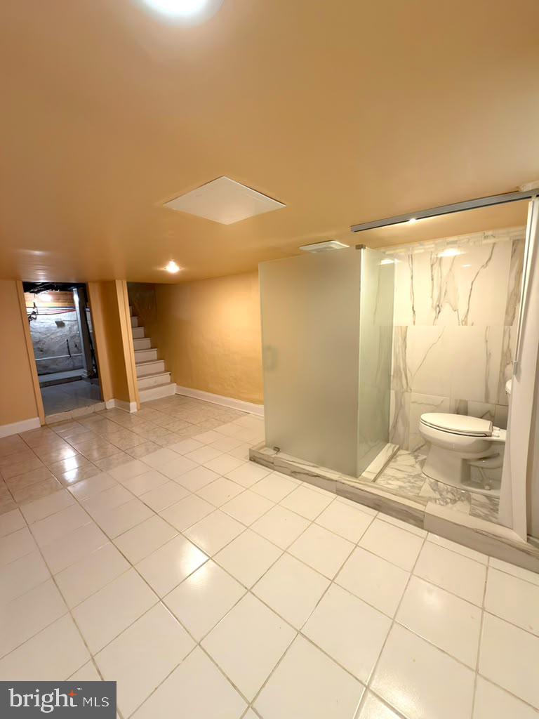 916 Sigel St Property Photo 8