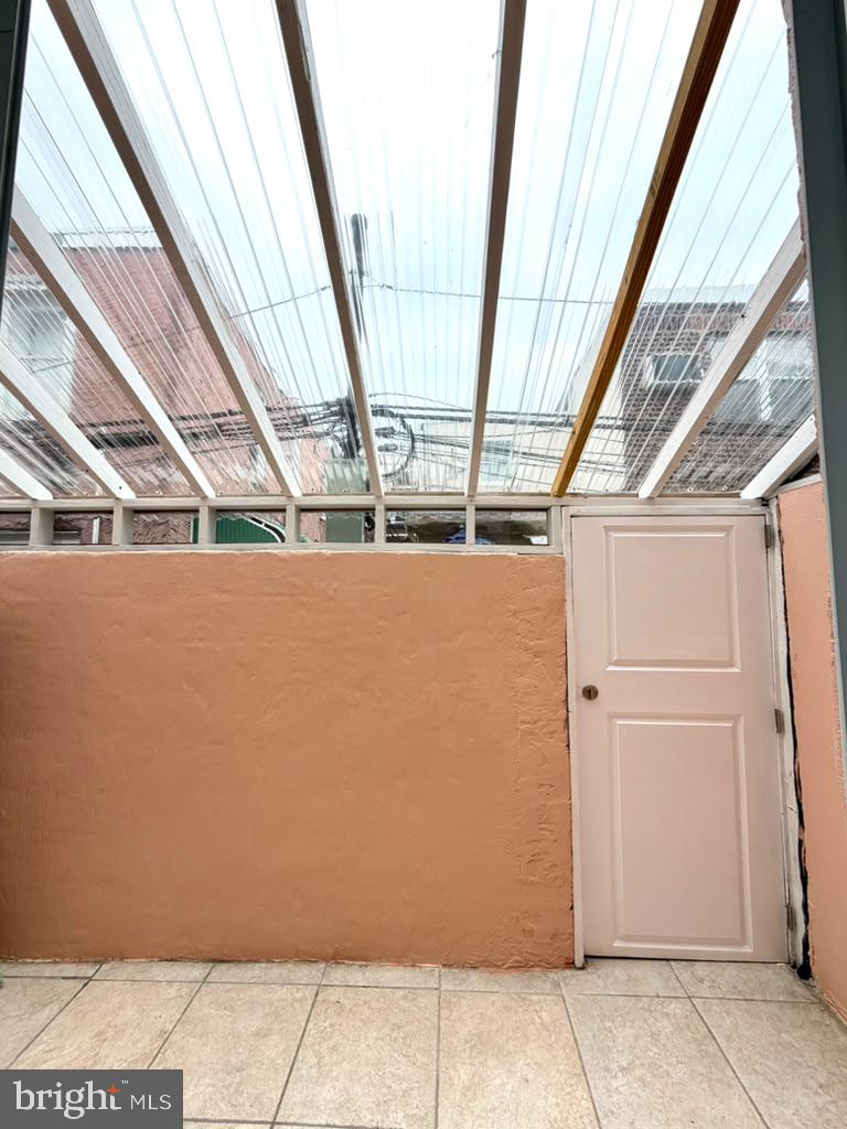 916 Sigel St Property Photo 9
