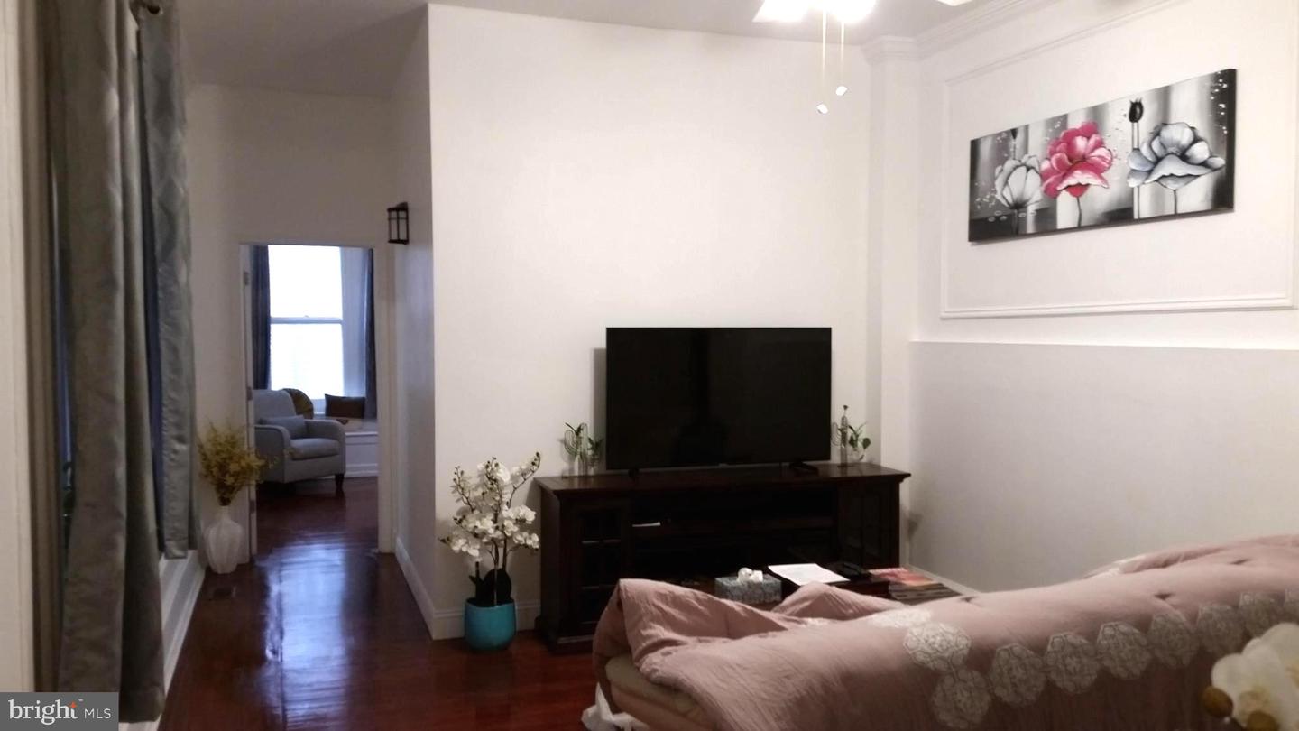 2034 DELANCEY PL #2R Property Photo 1