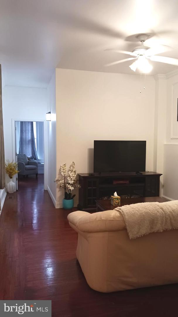 2034 Delancey Pl #2r Property Photo 3