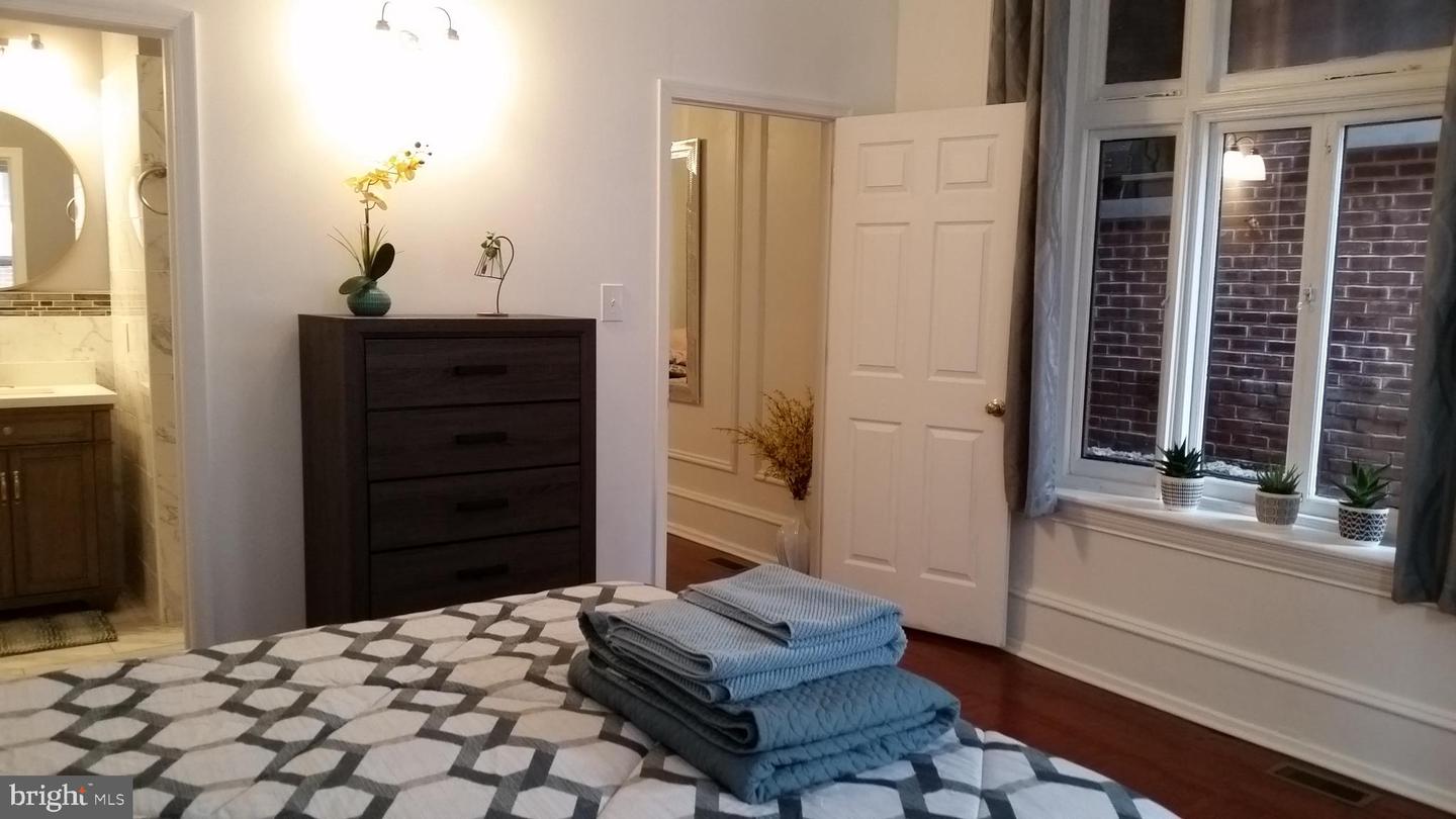 2034 Delancey Pl #2r Property Photo 5