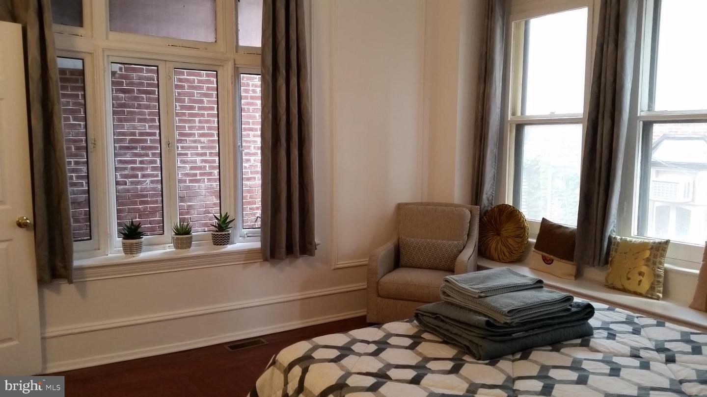 2034 Delancey Pl #2r Property Photo 6