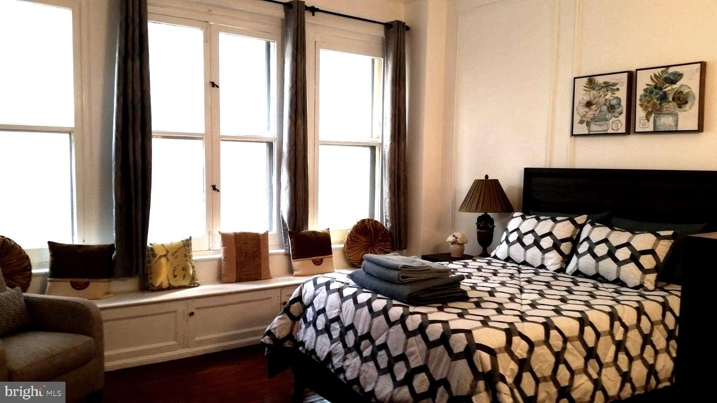 2034 Delancey Pl #2r Property Photo 7