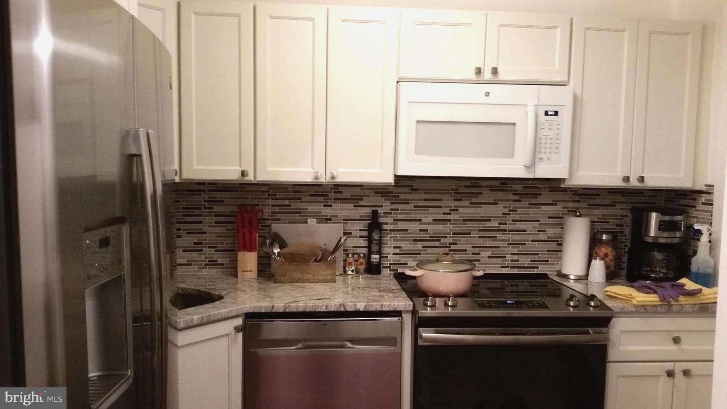 2034 Delancey Pl #2r Property Photo 11