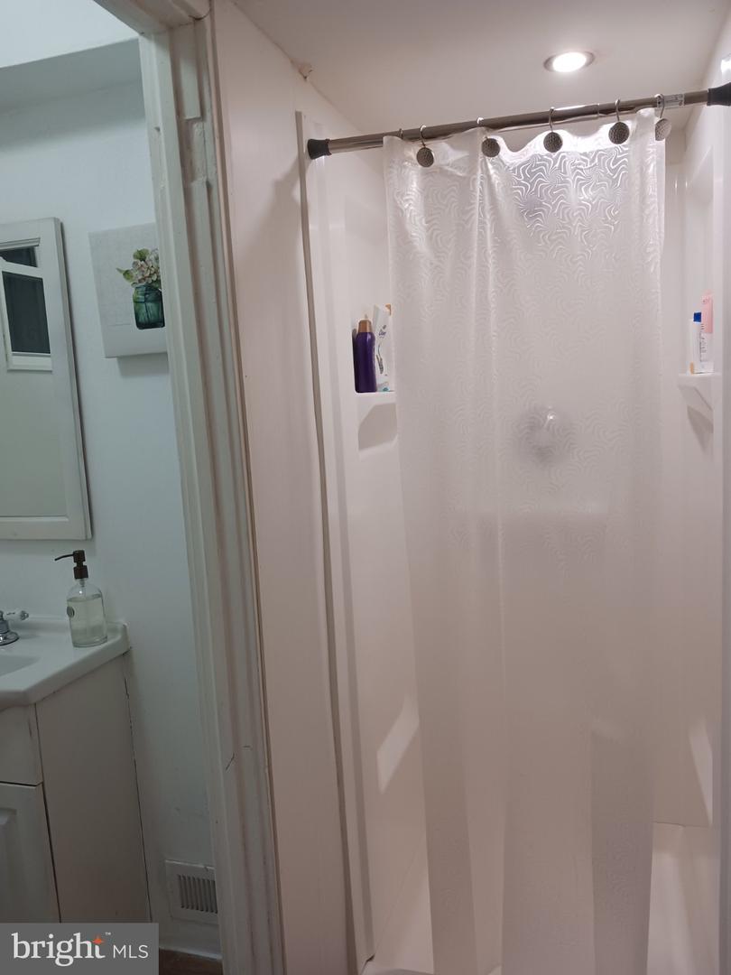 2034 Delancey Pl #2r Property Photo 23
