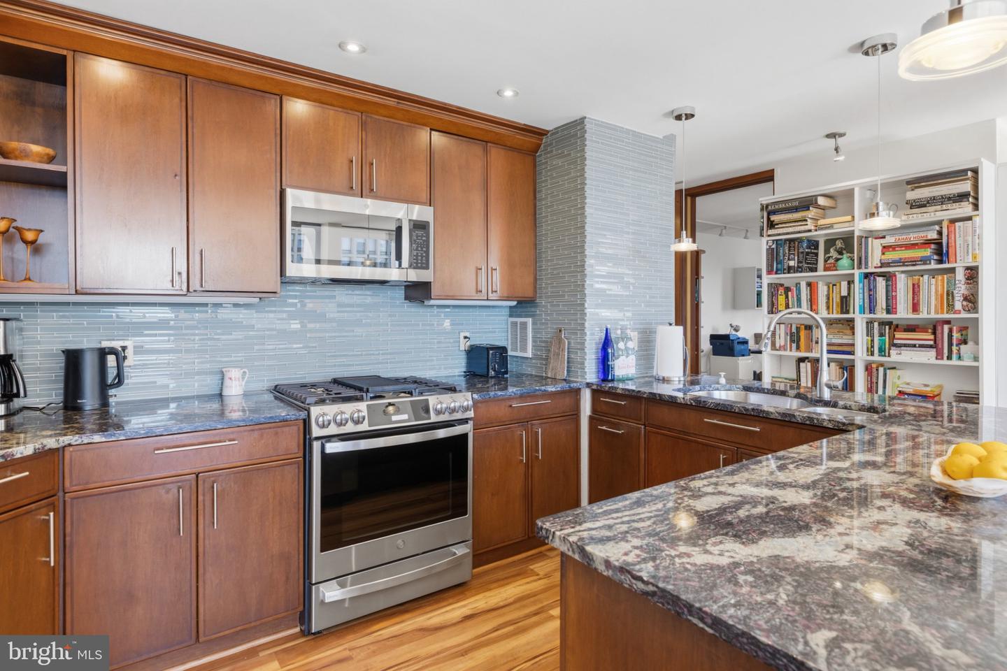 200 Locust St #5g&h Property Photo 6