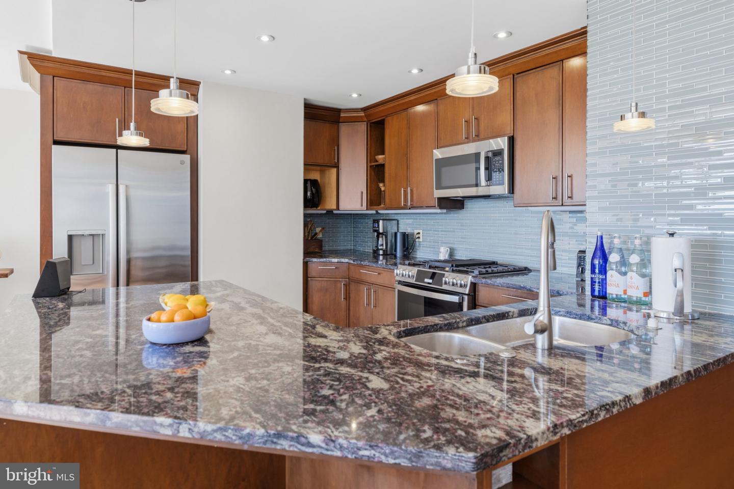 200 Locust St #5g&h Property Photo 8