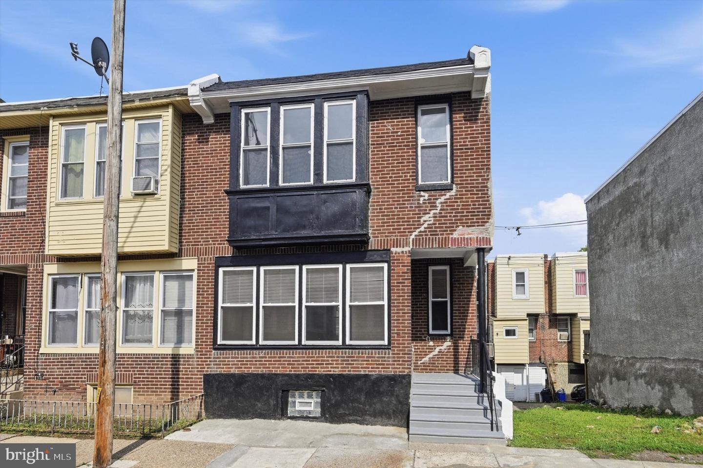 6511 LINMORE AVE Property Photo 1