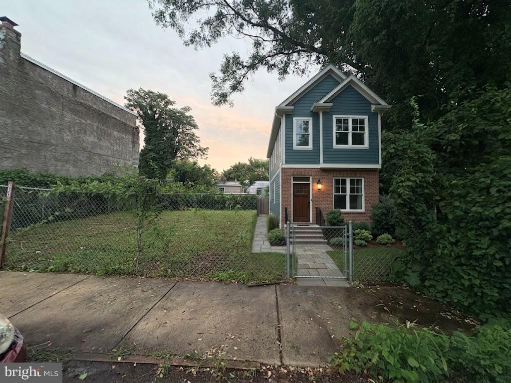 222 E Clapier St Property Photo 1