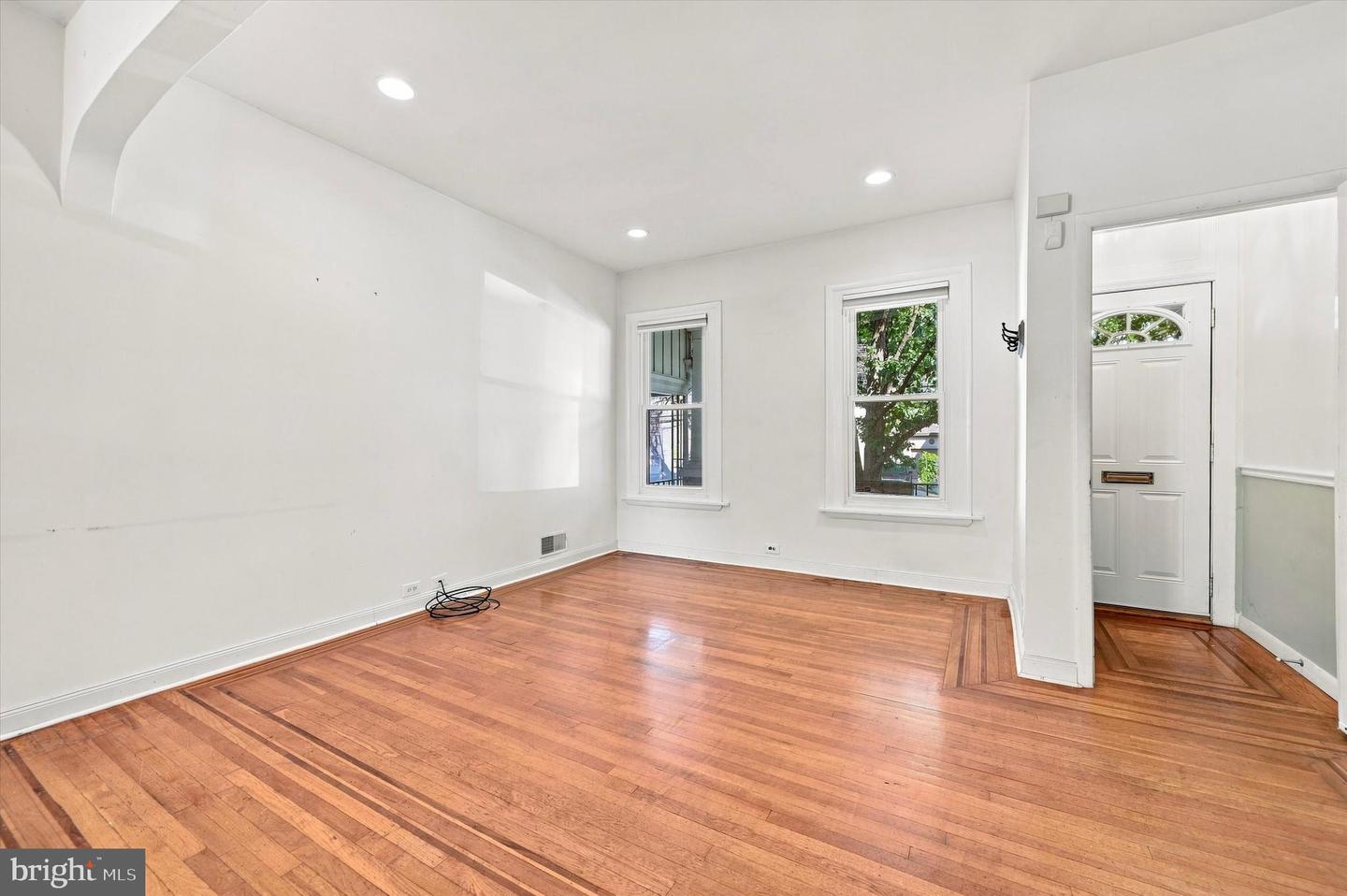 135 Hermit St Property Photo 4