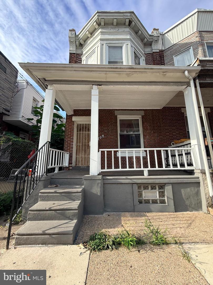 708 W ANNSBURY ST